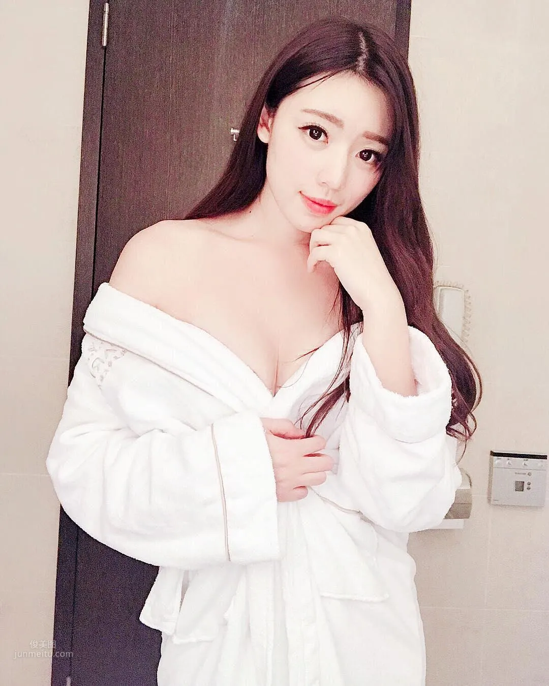 Xie Liqi, Have You Ever Seen a Photographer This Hot? photo 2