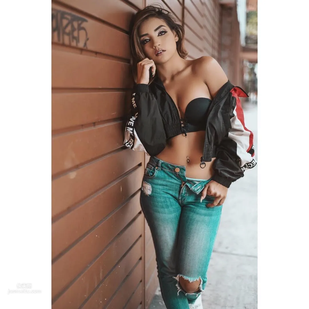 Leslie Gallardo- 泳池趴惊见最强背杀！_13