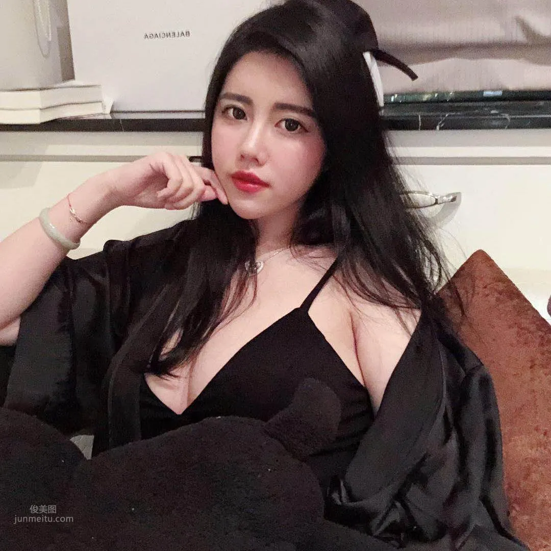 鹿芷绮- 愛喝牛奶的妹子自帶豐沛乳量 10
