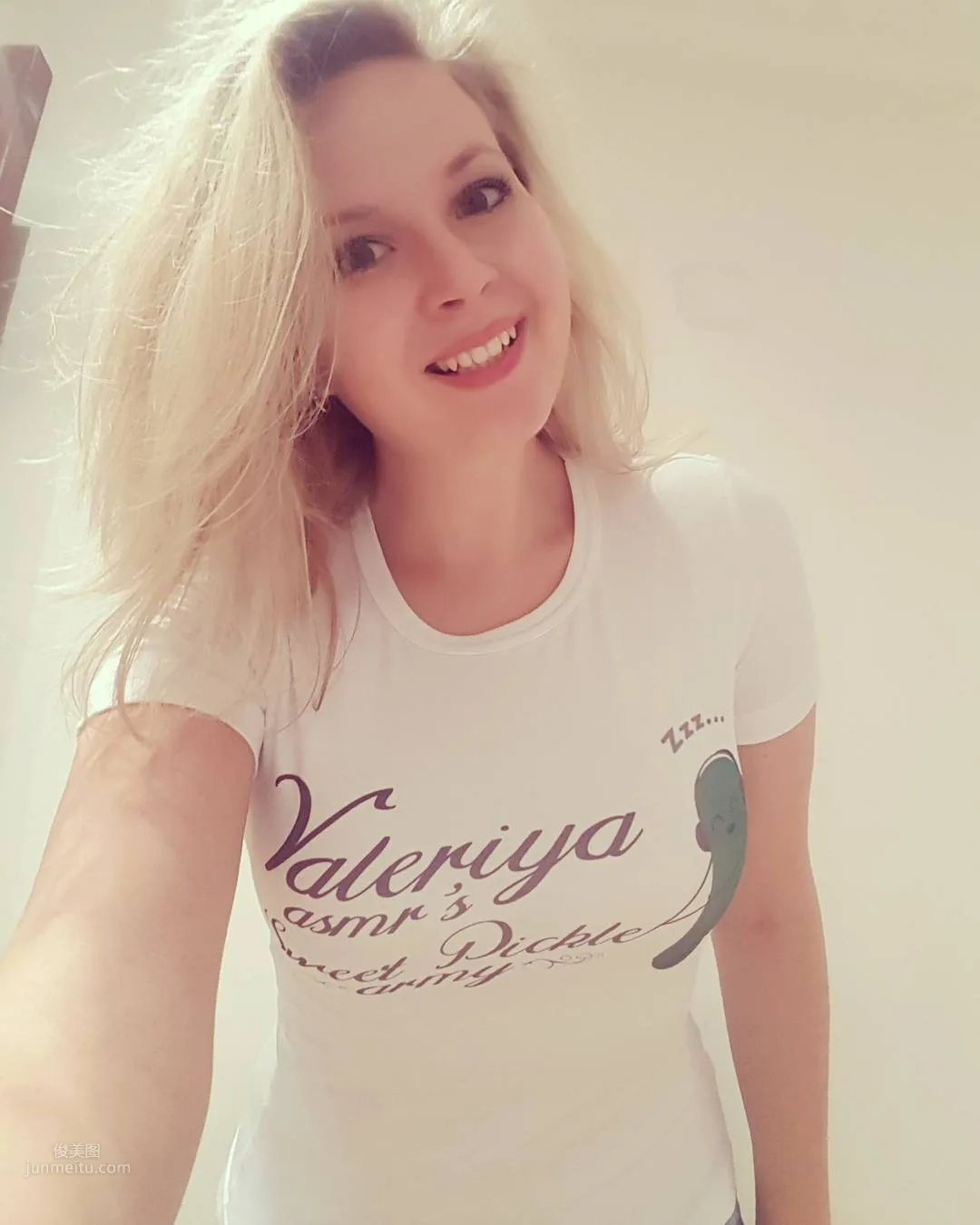 Valeriya Asmr, Girl Who Likes to Play with Milk photo 4