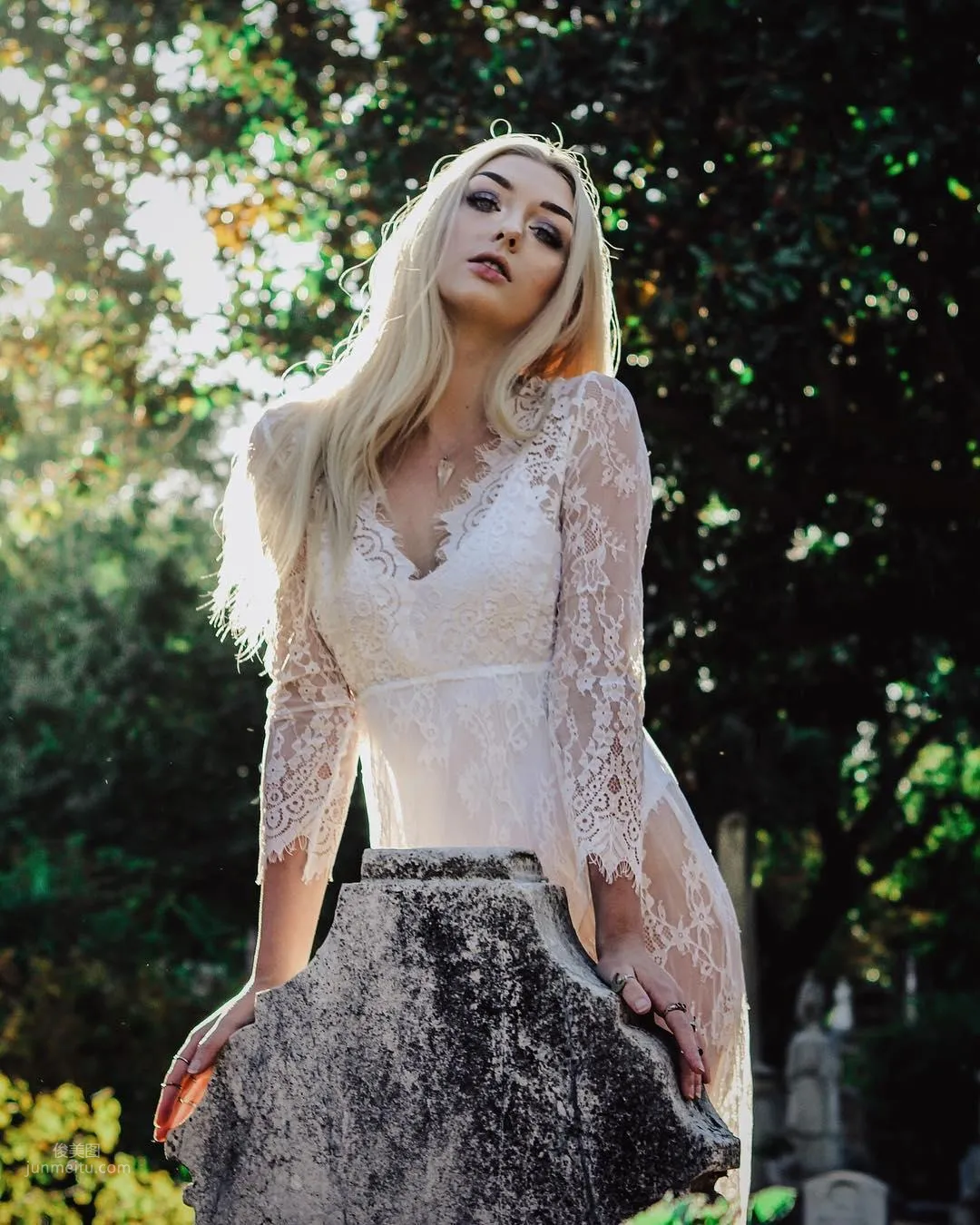 Fairy-Type Beauty with Silver-White Long Hair, Extra Fairy Aura, Peerless Beauty Face Instantly Wins Fans photo 9