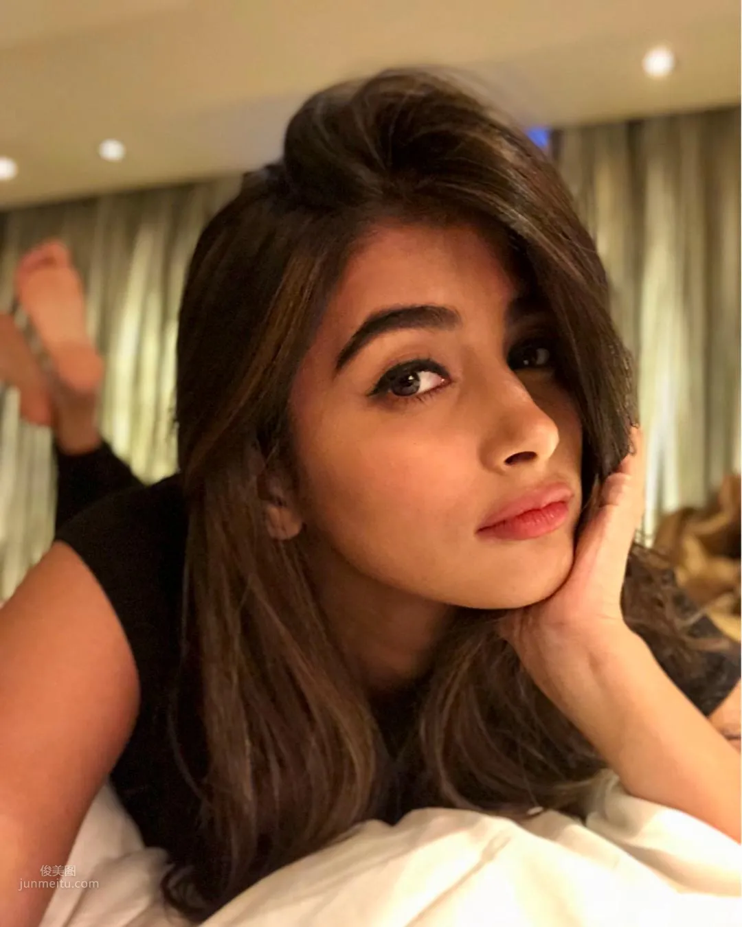 Pooja Hegde - Indian Beauty with Good Looks and Charm photo 4
