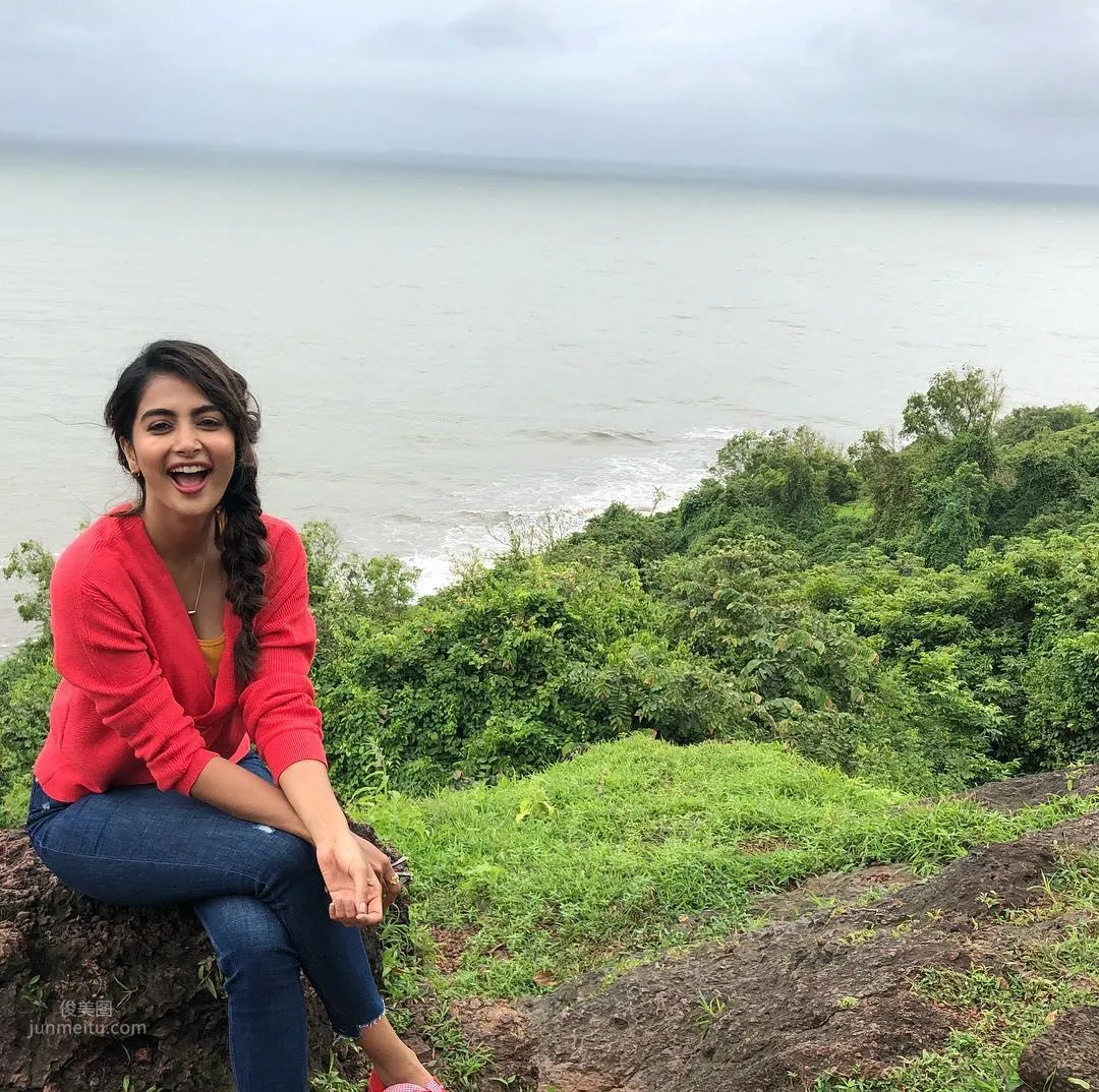 Pooja Hegde - Indian Beauty with Good Looks and Charm photo 19