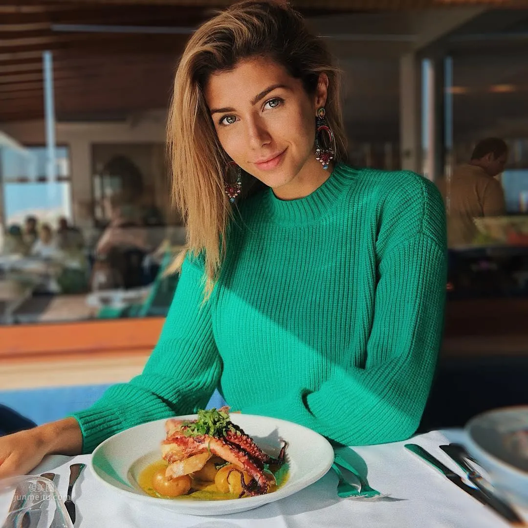 Catalina Freer - Radiating Sunshine and Sexy Charm from Head to Toe photo 21