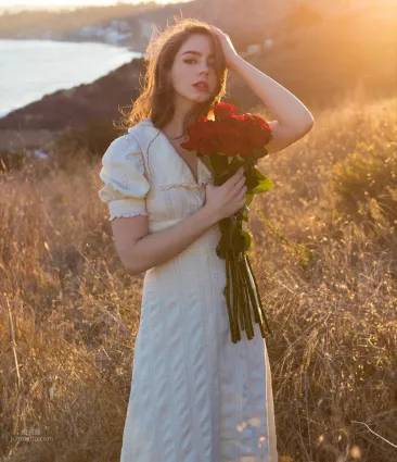 Haley Warr-天使正妹「魔性太強」不小心就上瘾了