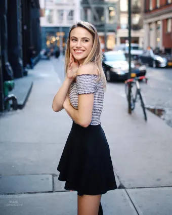 Charlotte McKee- 女友系正妹撩動心弦