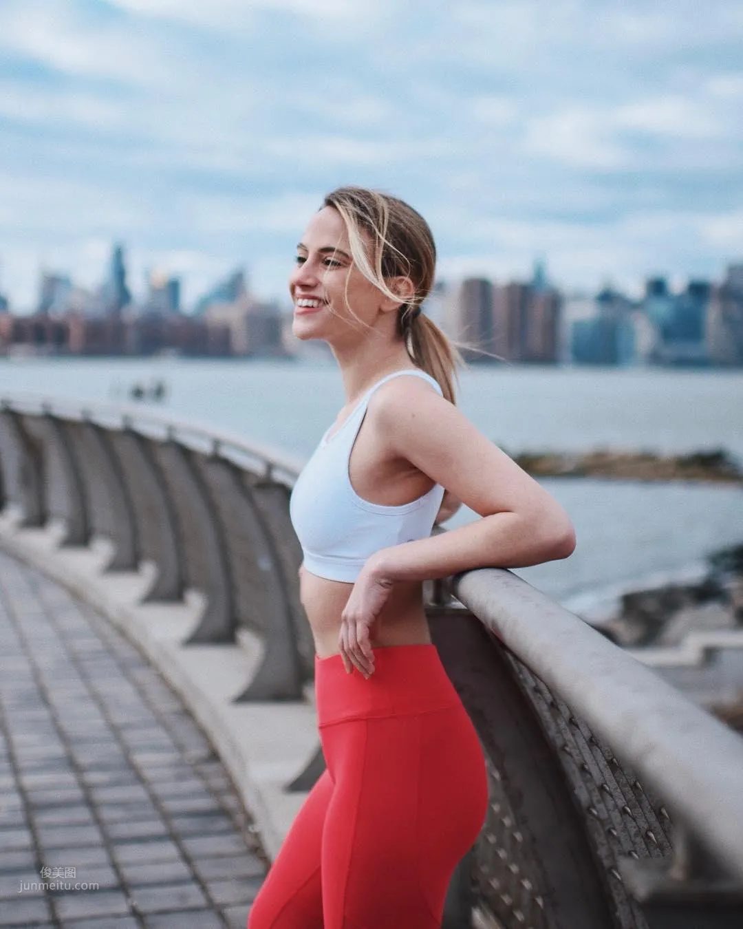 Charlotte McKee, Girlfriend-Type Beauty Tugs at Your Heartstrings photo 3