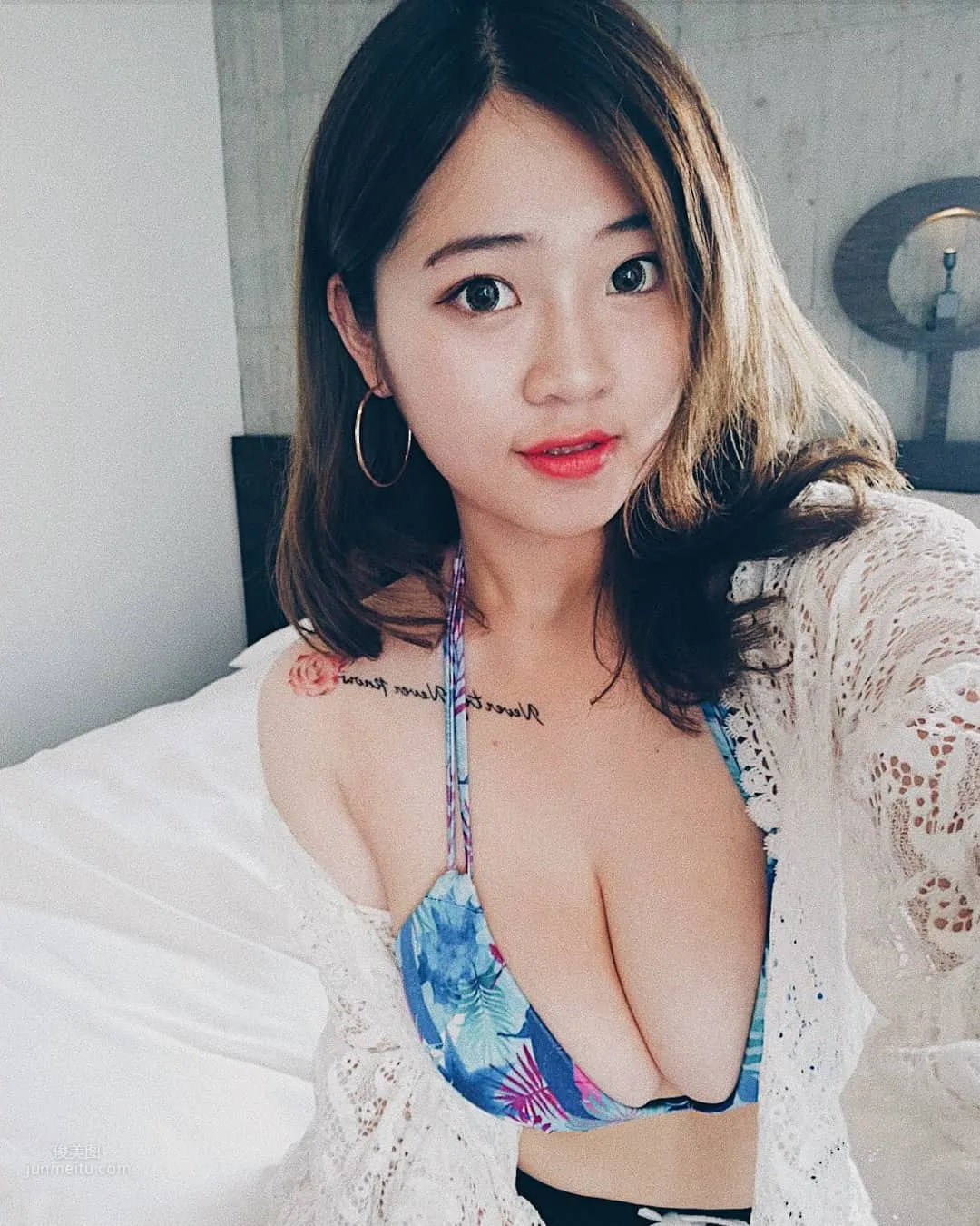 Chole Beibei, 17-Year-Old Streamer's Huge Figure photo 16
