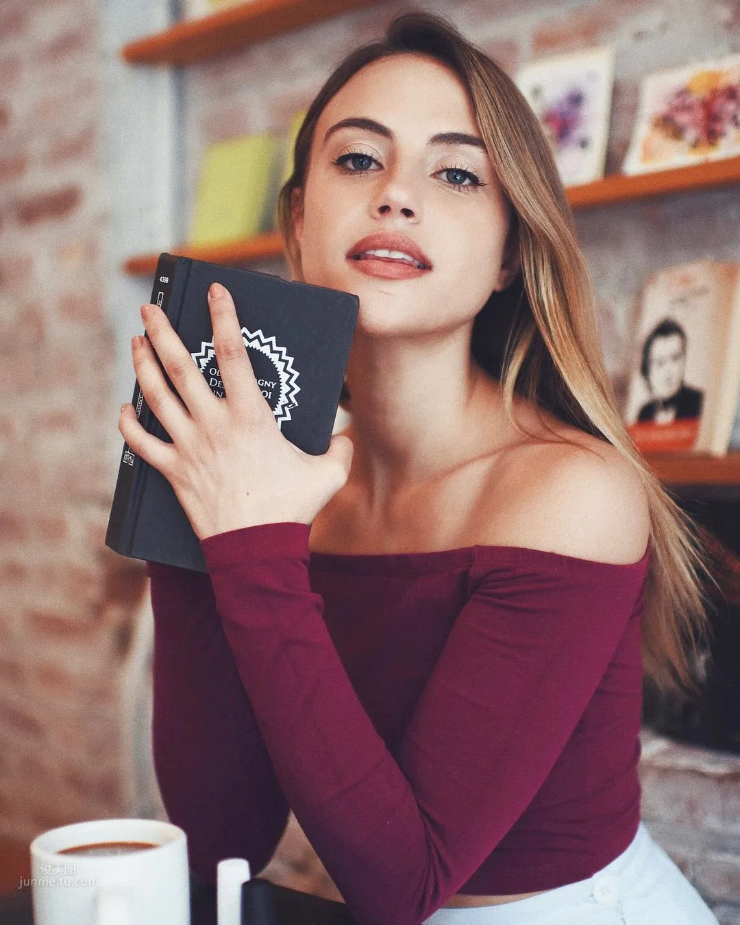 Charlotte McKee, Girlfriend-Type Beauty Tugs at Your Heartstrings photo 6