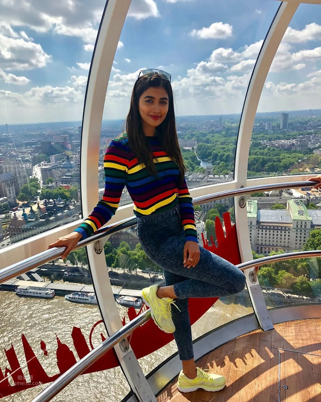 Pooja Hegde - Indian Beauty with Good Looks and Charm photo 20