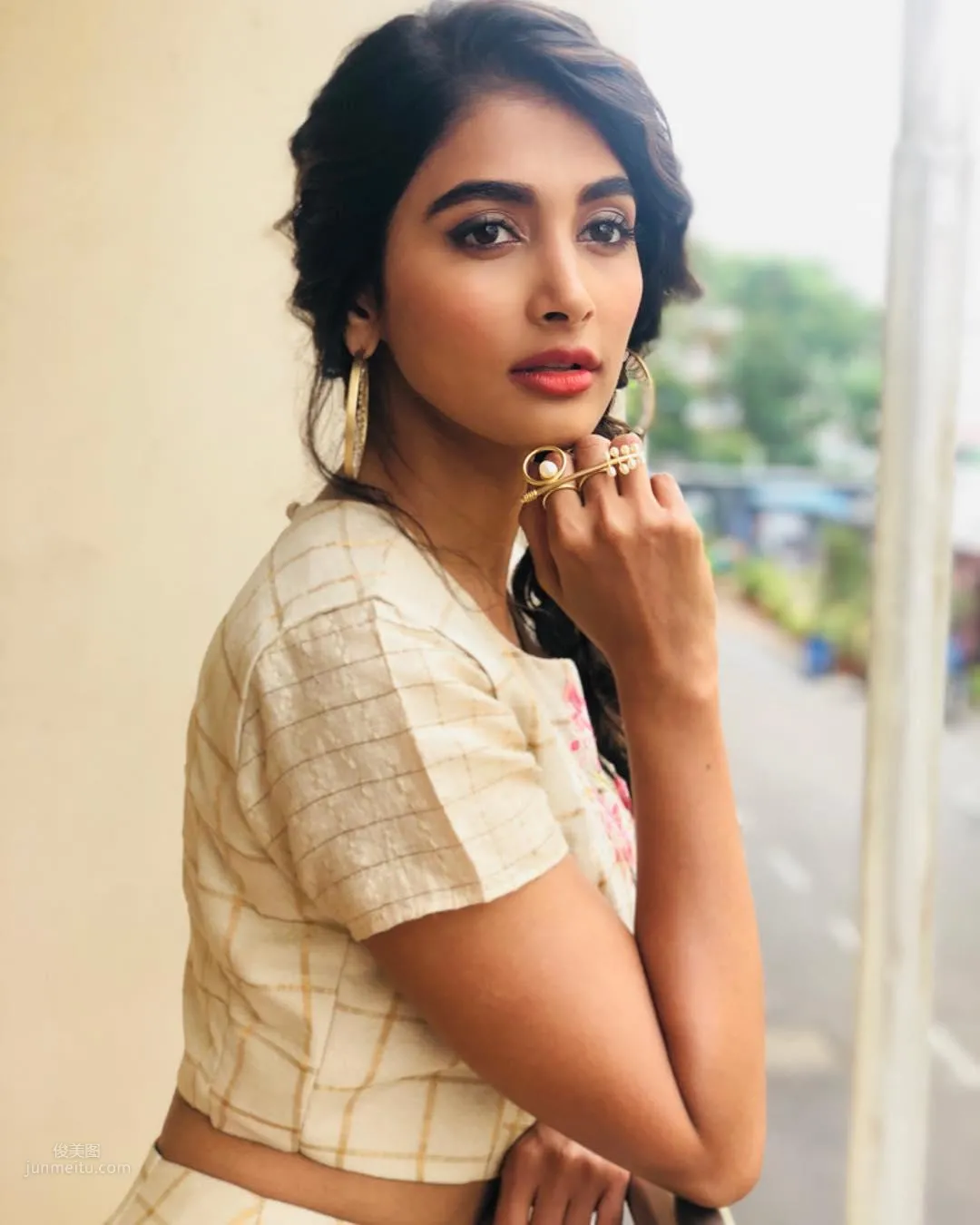 Pooja Hegde - Indian Beauty with Good Looks and Charm photo 13