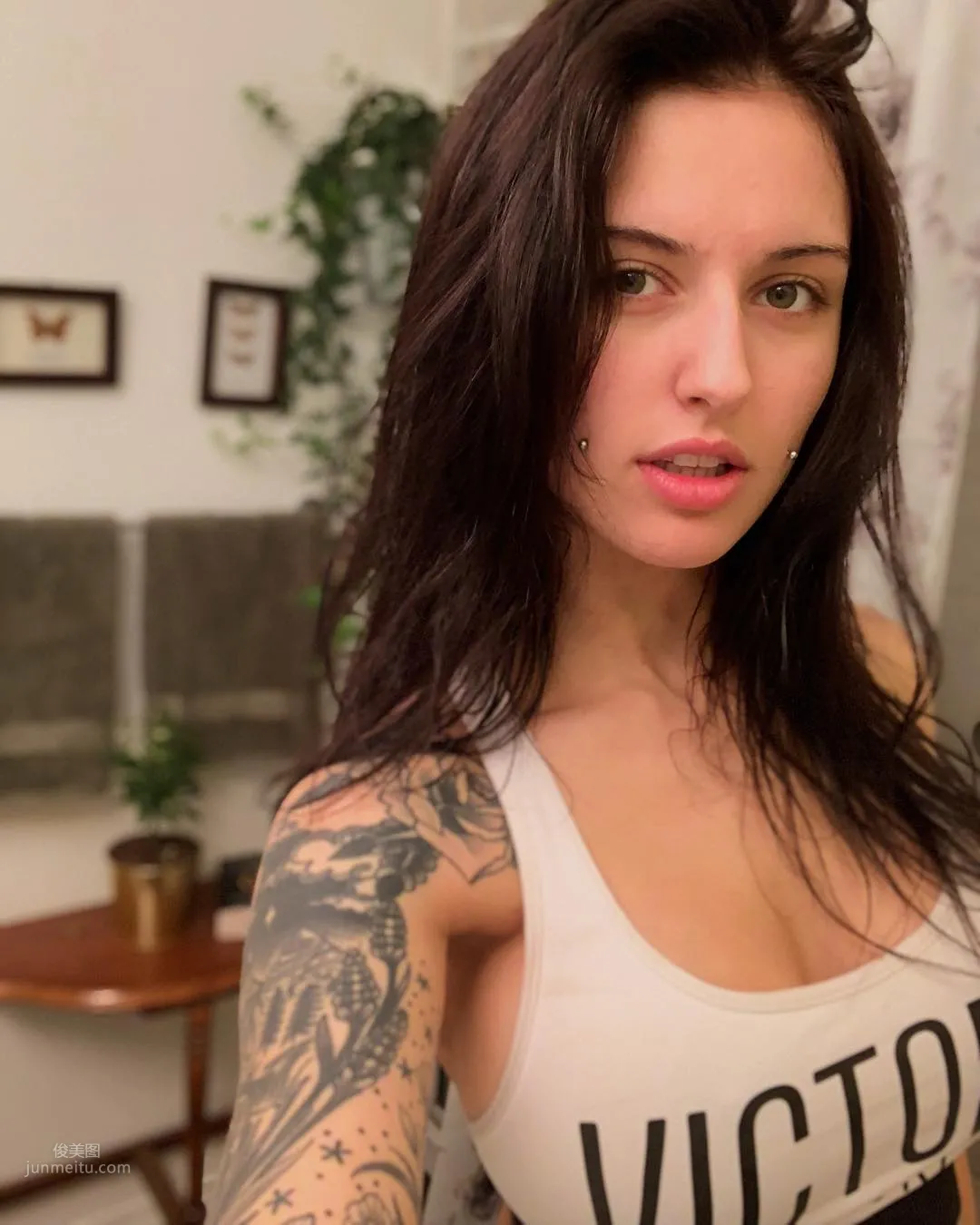 Octavia May- 酒凹紋身美女 19