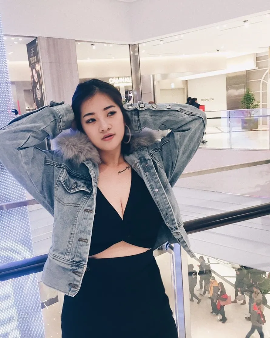 Chole Beibei, 17-Year-Old Streamer's Huge Figure photo 11