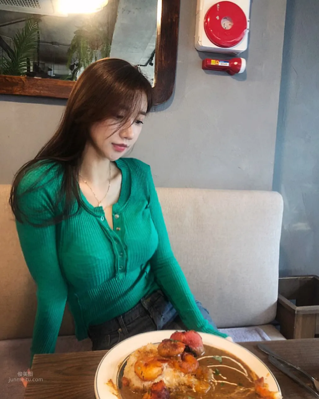 漂亮的韓國姐姐2km2km，她請吃飯你會拒絕麼? 22