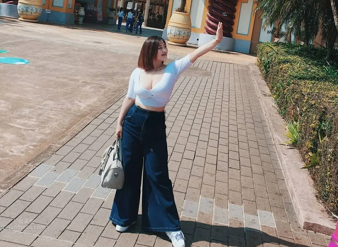 Chole Beibei, 17-Year-Old Streamer's Huge Figure photo 22