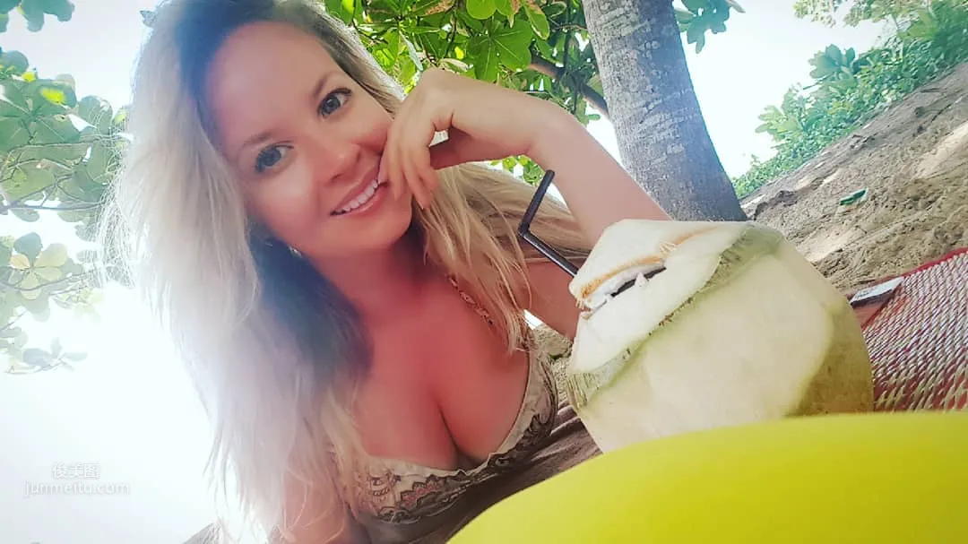 Valeriya Asmr, Girl Who Likes to Play with Milk photo 20