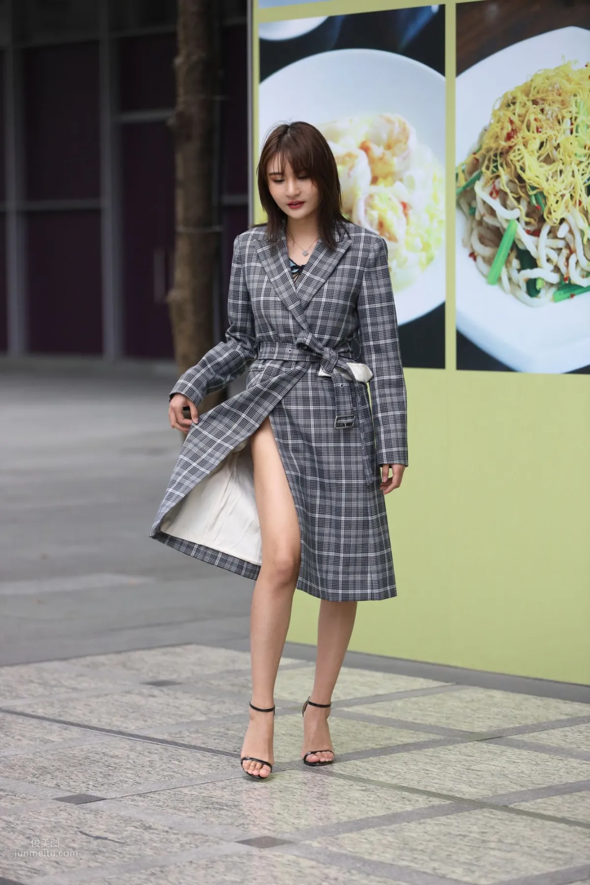 SOLO尹菲- 熱褲高跟美女街拍原圖 207
