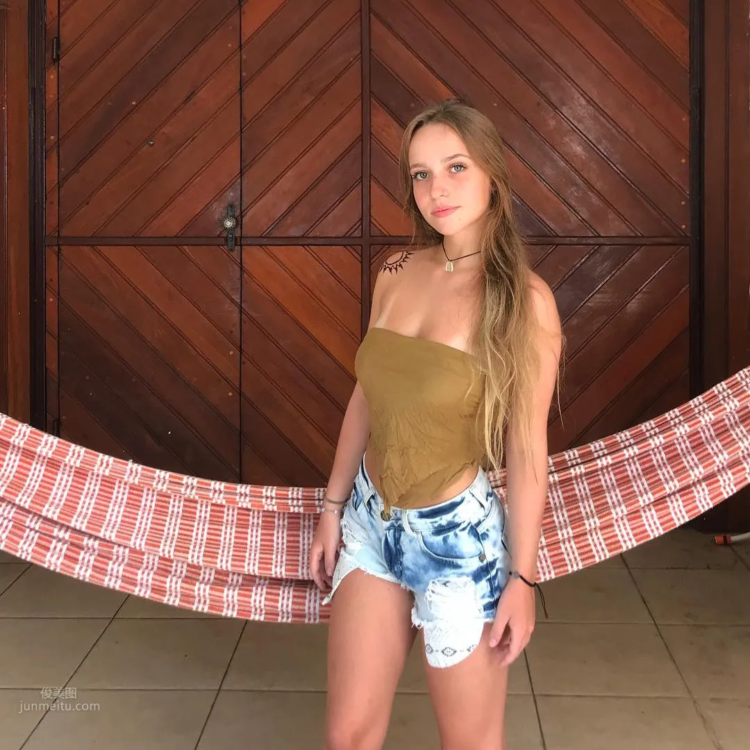 18-Year-Old Brazilian Girl Raphaella Bonaldi Sobral Beautiful Photos photo 38