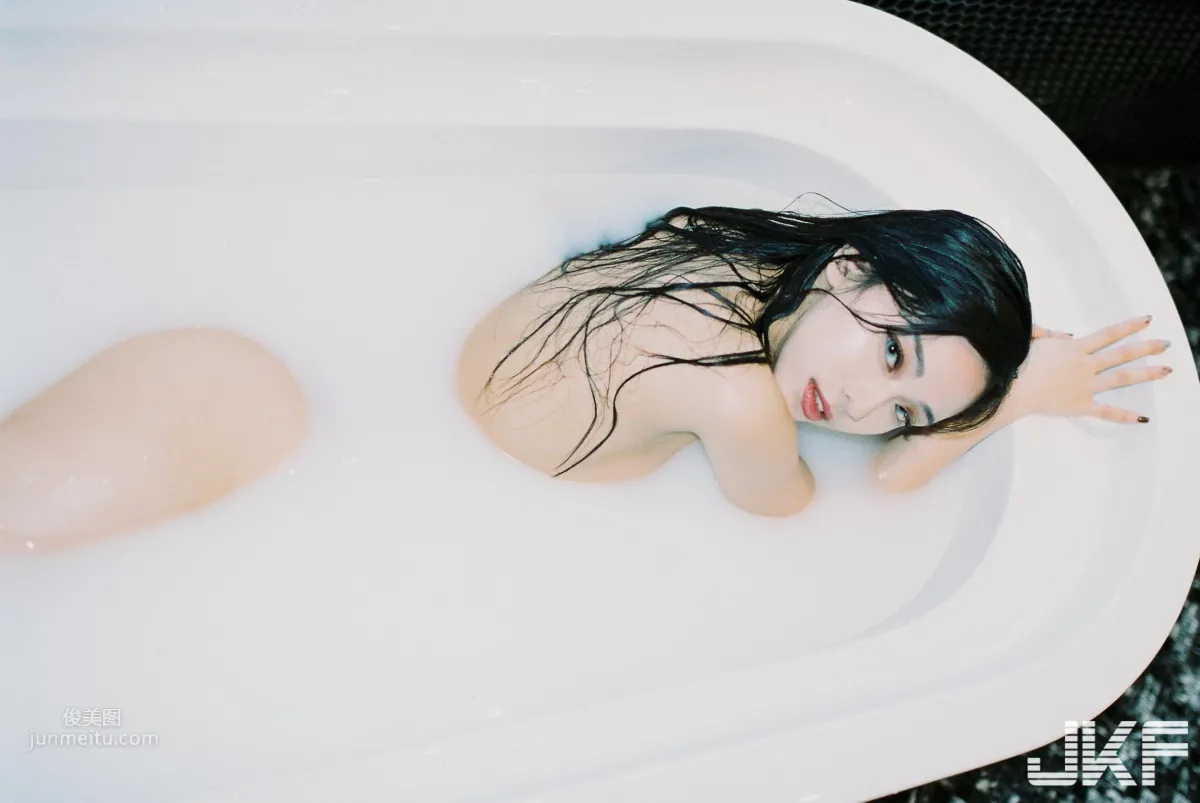 天菜型9頭身白皙美腿正妹「Jessie」的大膽細寬丁情欲誘惑！ 17