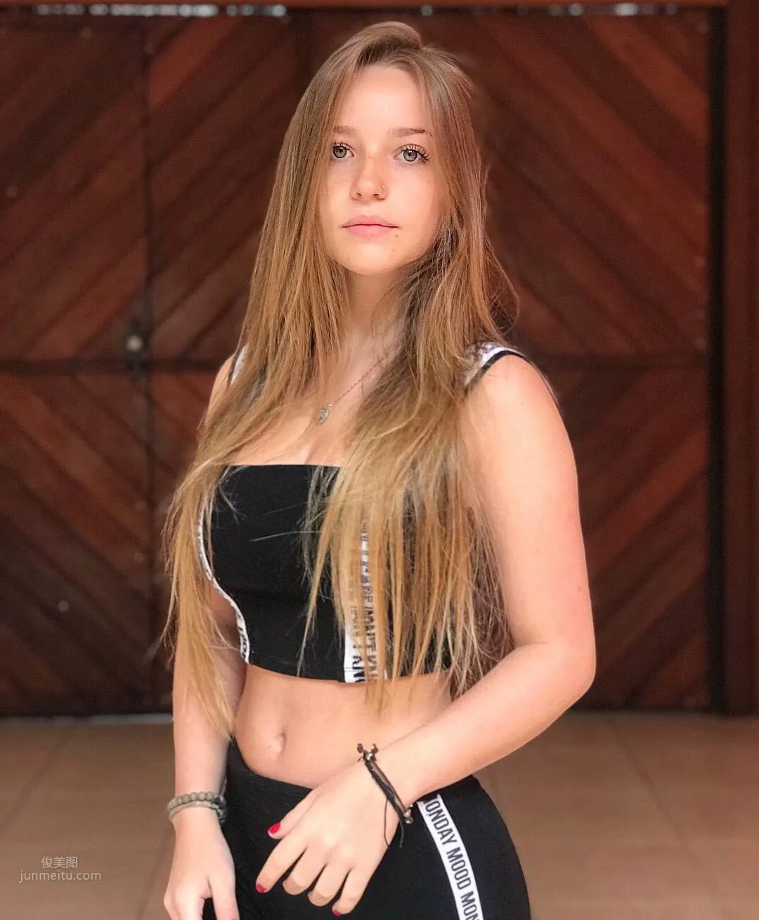 18-Year-Old Brazilian Girl Raphaella Bonaldi Sobral Beautiful Photos photo 20