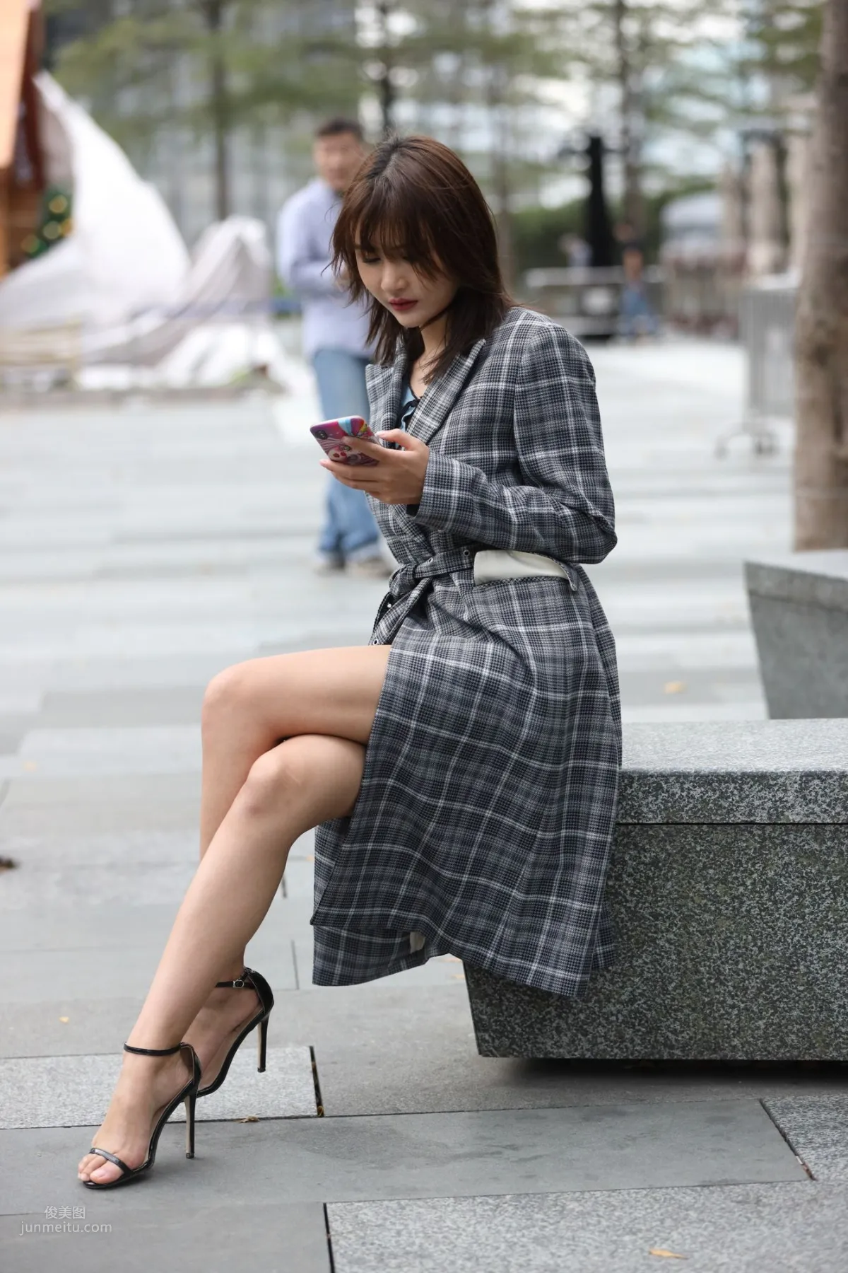 SOLO尹菲- 熱褲高跟美女街拍原圖 15