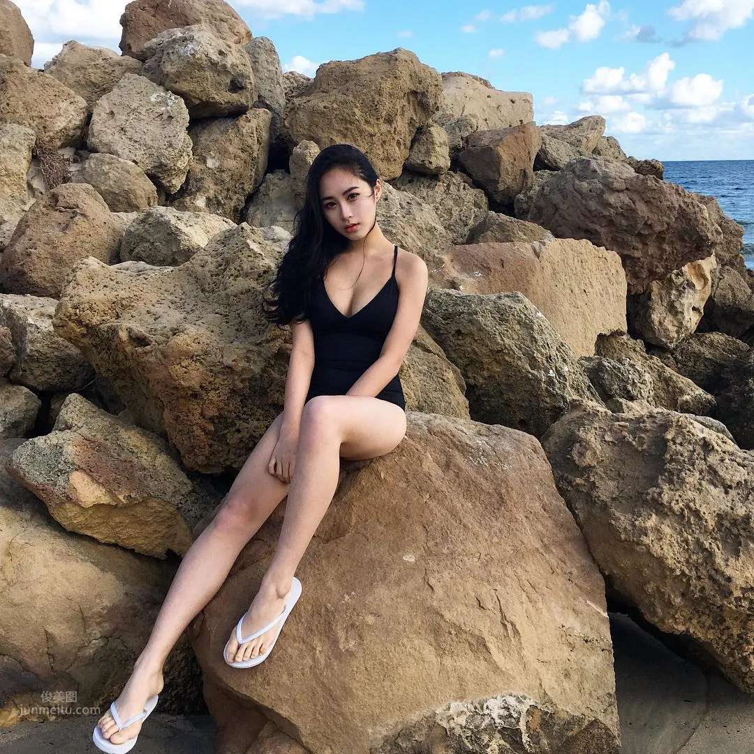 Wu Minli Frees Her Great Figure, Hot Curves Are Intoxicating photo 2