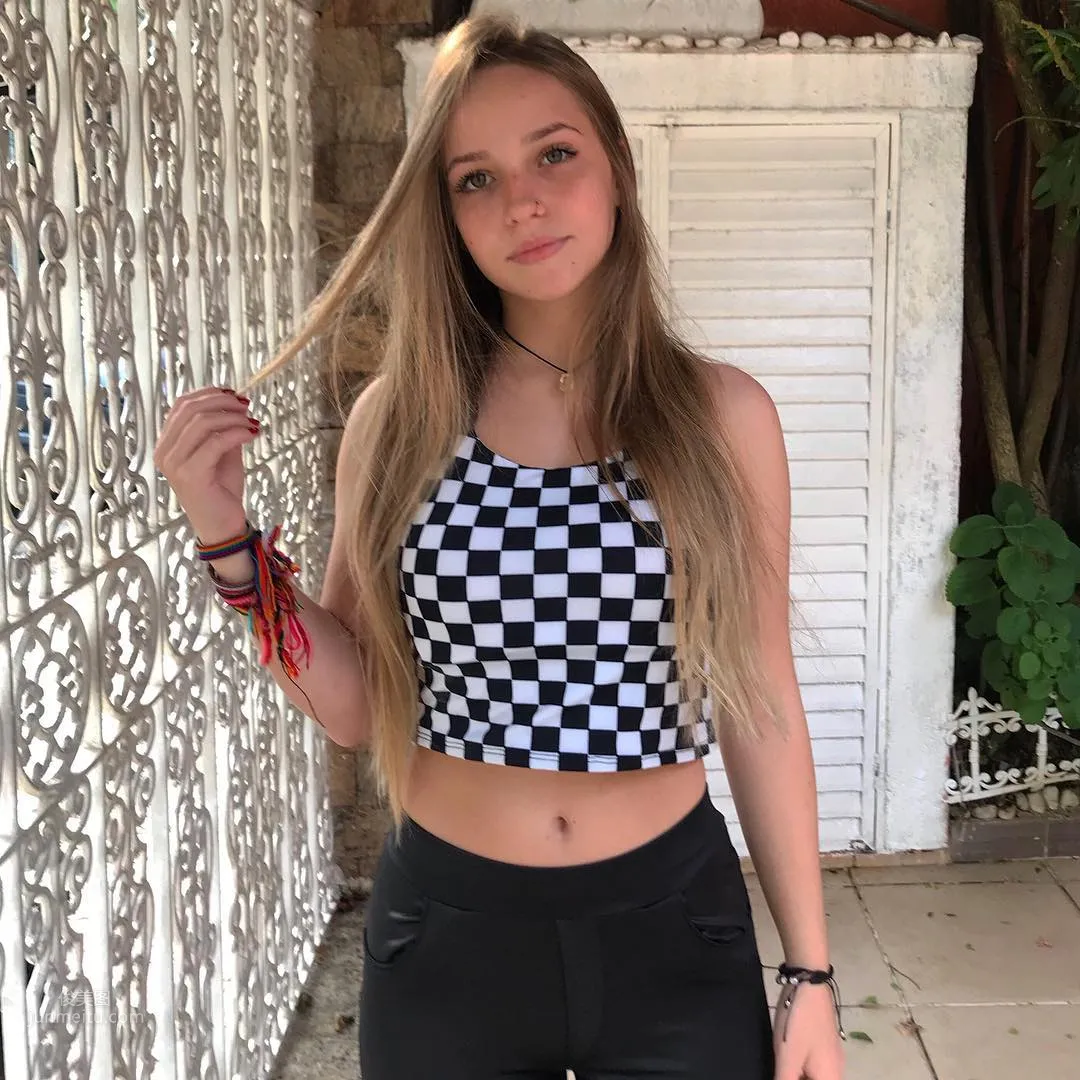 18-Year-Old Brazilian Girl Raphaella Bonaldi Sobral Beautiful Photos photo 27