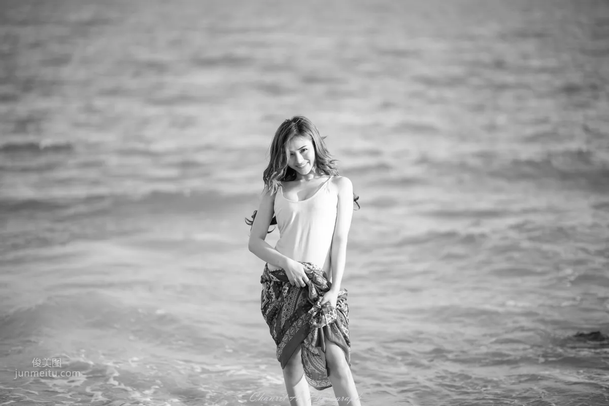 泰國水妹妹「ChomviEw」泳裝造型太逼人 14
