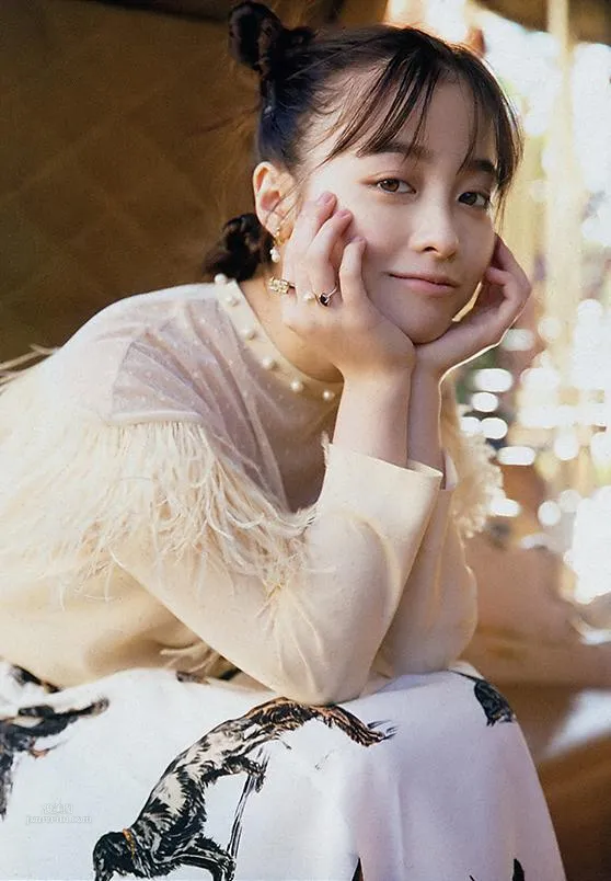 Kanna Hashimoto, Hashimoto Kanna - Young Magazine, Big Comic Spirits, 2019 photo 11