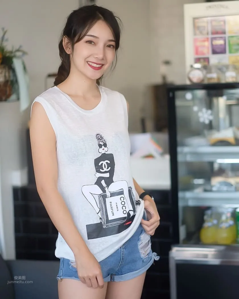甜美妹子「Nick Chatchada」提枪上阵　准备湿身秀出火辣曲线_13
