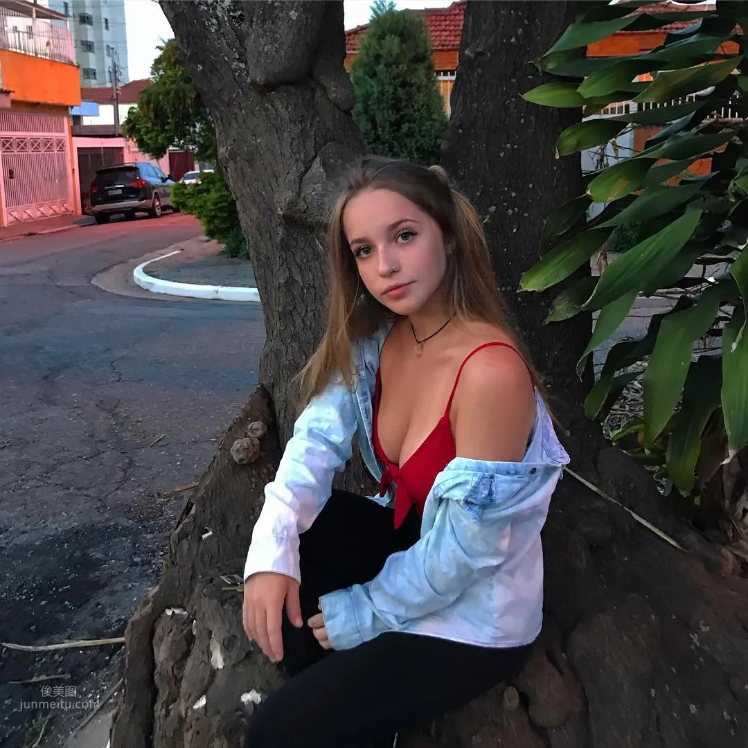 18-Year-Old Brazilian Girl Raphaella Bonaldi Sobral Beautiful Photos photo 40