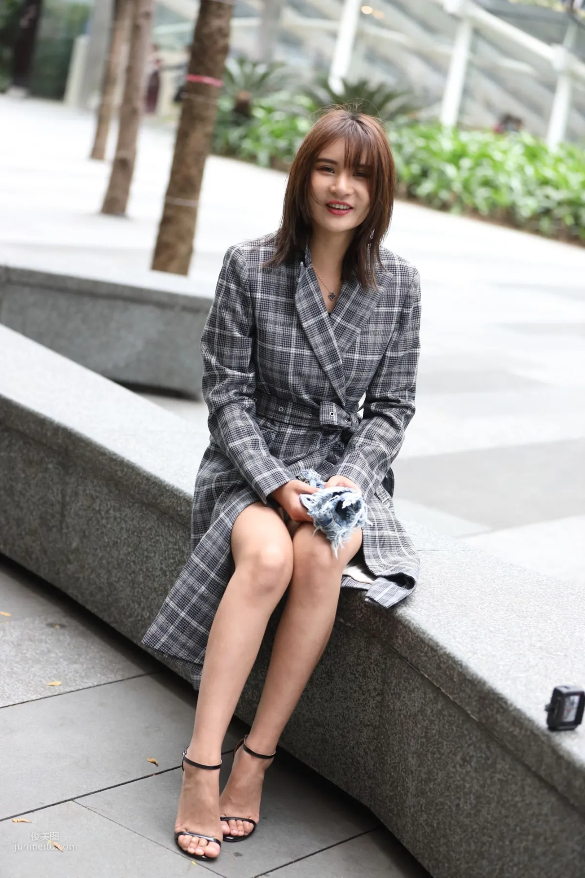 SOLO尹菲- 熱褲高跟美女街拍原圖 182