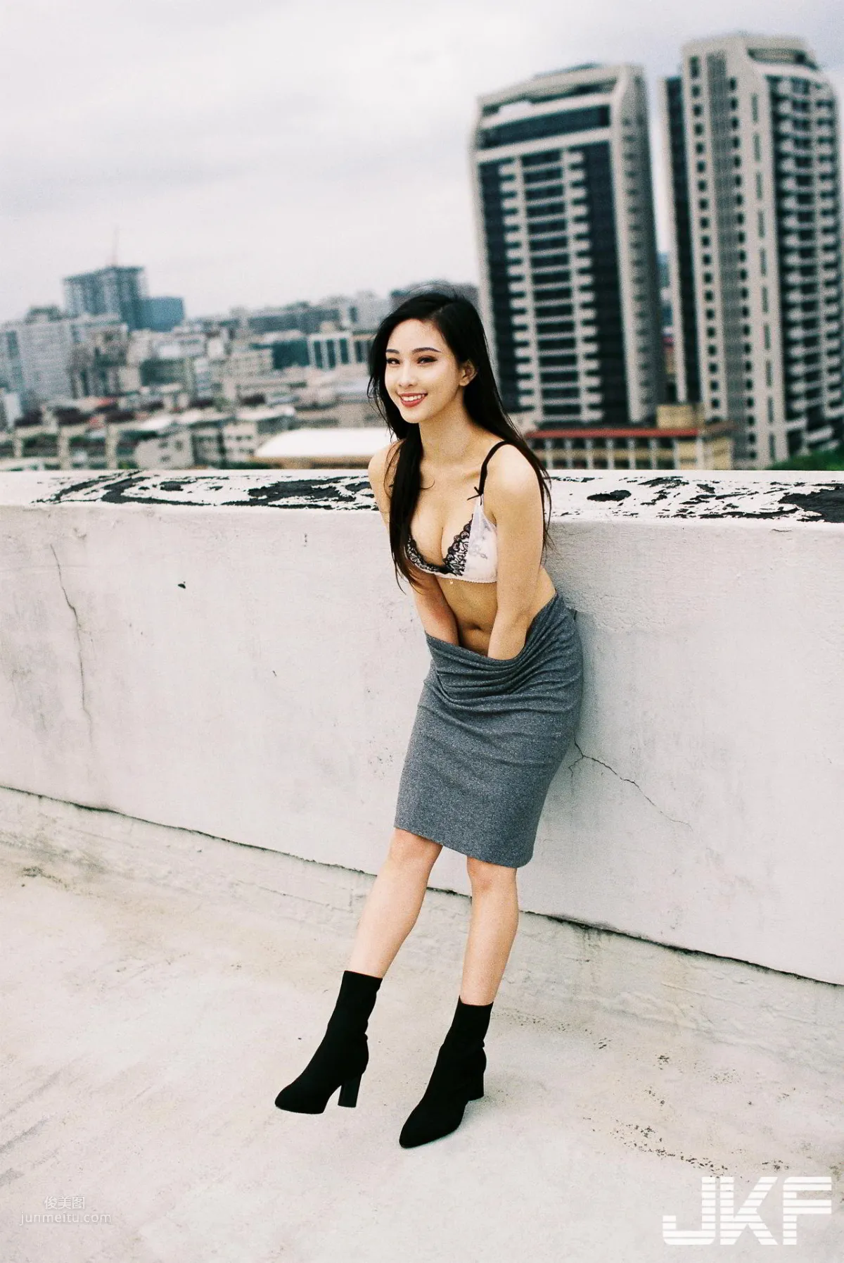 天菜型9头身白皙美腿正妹「Jessie」的大胆细宽丁情欲诱惑！_3