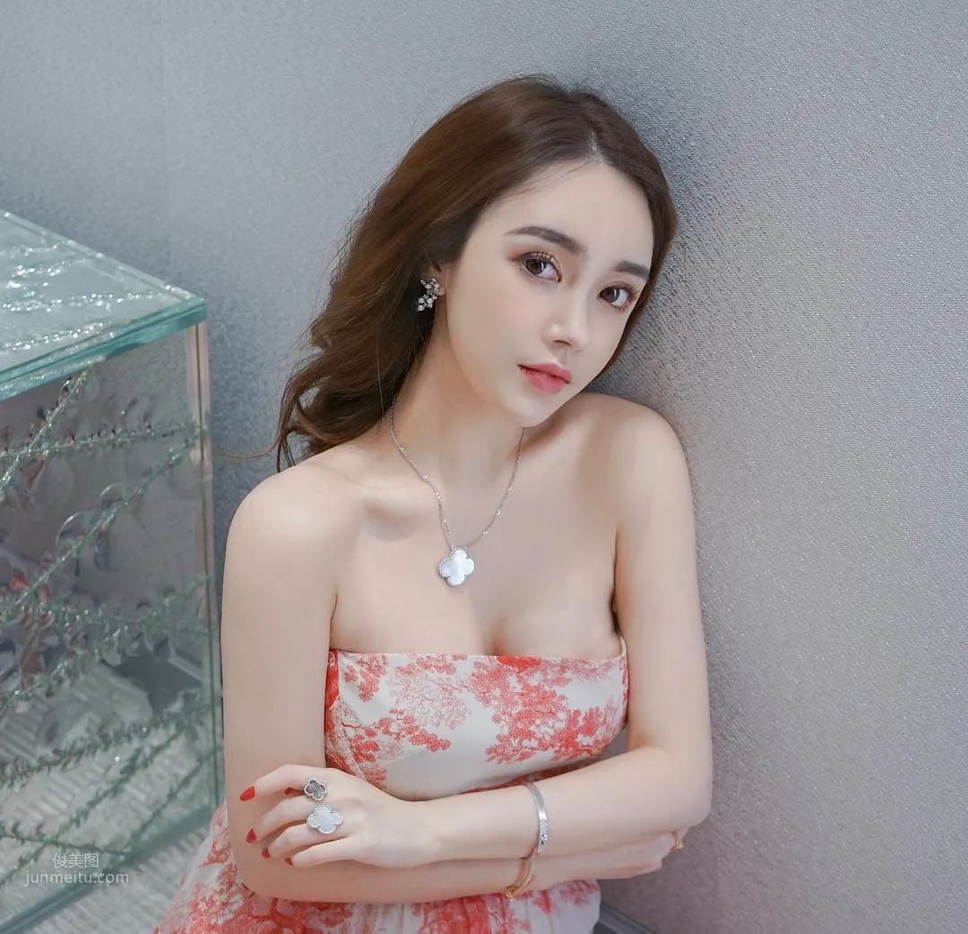 Big-Bust Version of Angela Baby Xiao Qingwa Jumps Into Your Heart photo 27