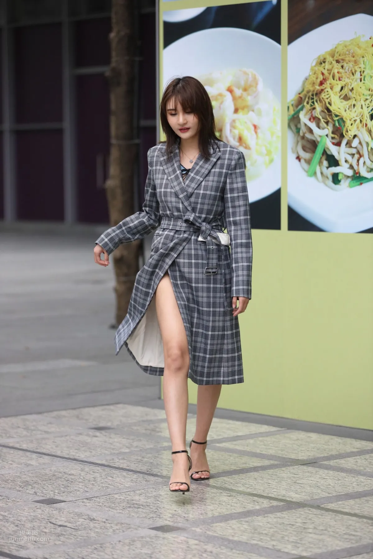 SOLO尹菲- 熱褲高跟美女街拍原圖 208