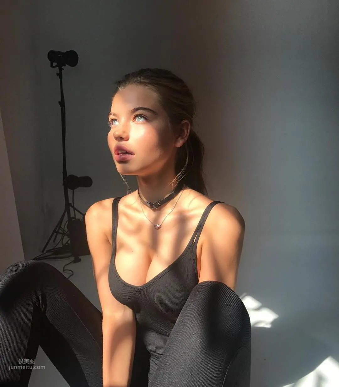 Kate Li - Girl Whose Development Overtook, All Nutrition Went to Height photo 3