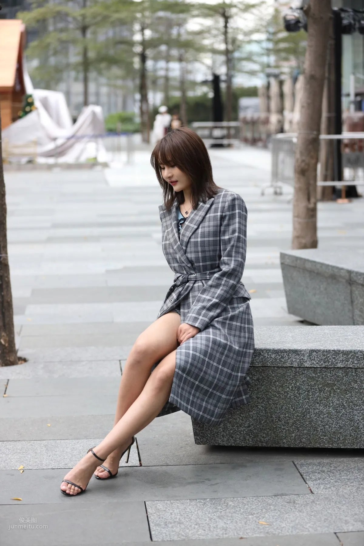 SOLO尹菲- 熱褲高跟美女街拍原圖 13