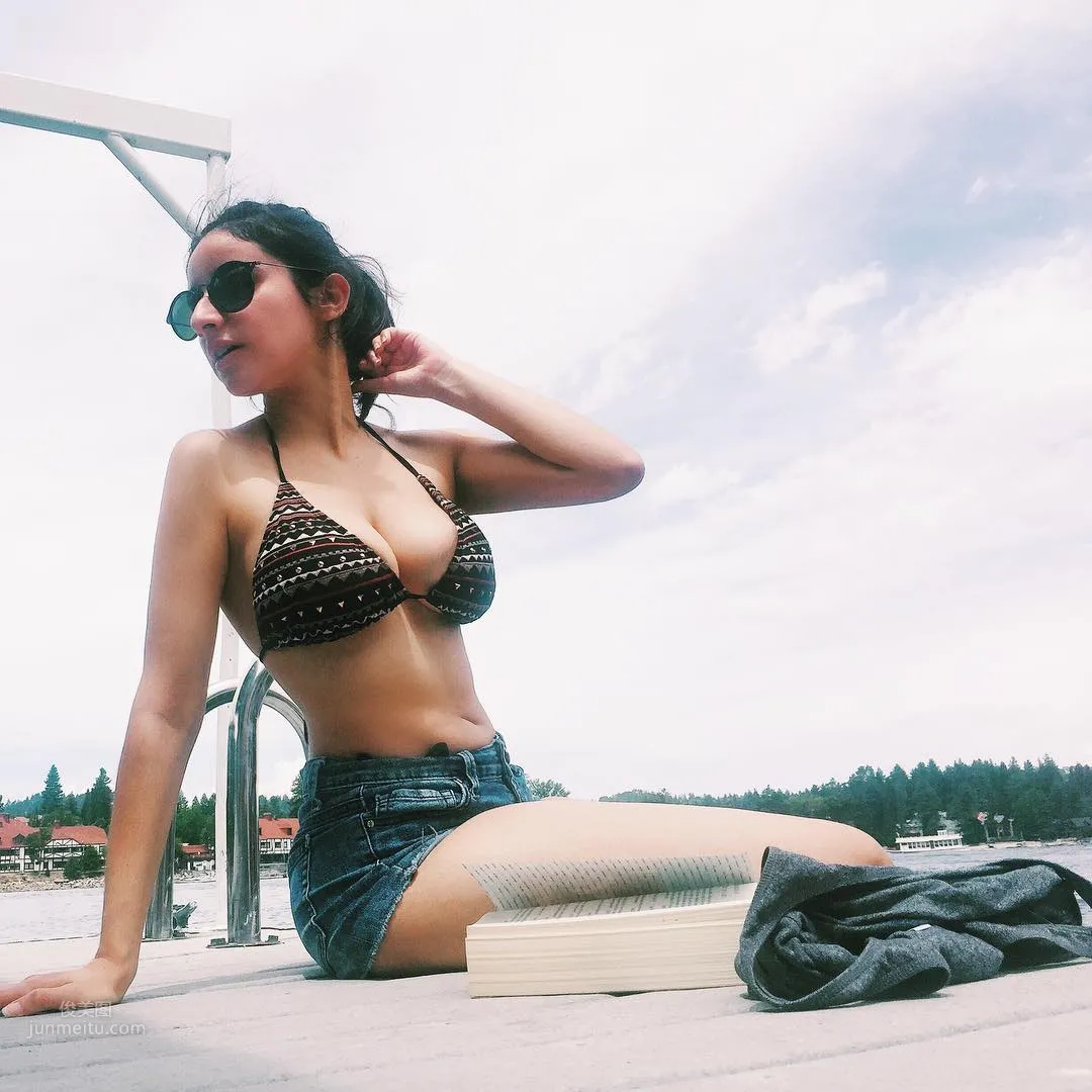 Mimi Eve - Deep Gaze, Surging Waves and Chest photo 37