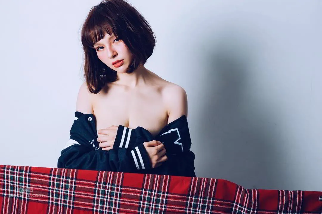 古榕榕- 中俄混血美模「奶爆青筋」辣到發火 24