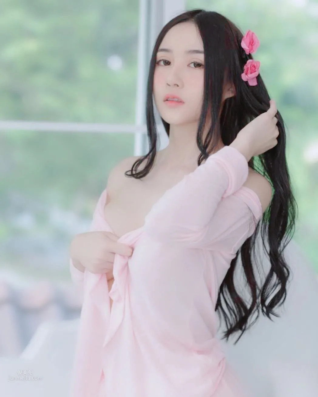 Bunny Donut - Thai Beauty Bunny Unleashes Her Big Strip Tease Move photo 21