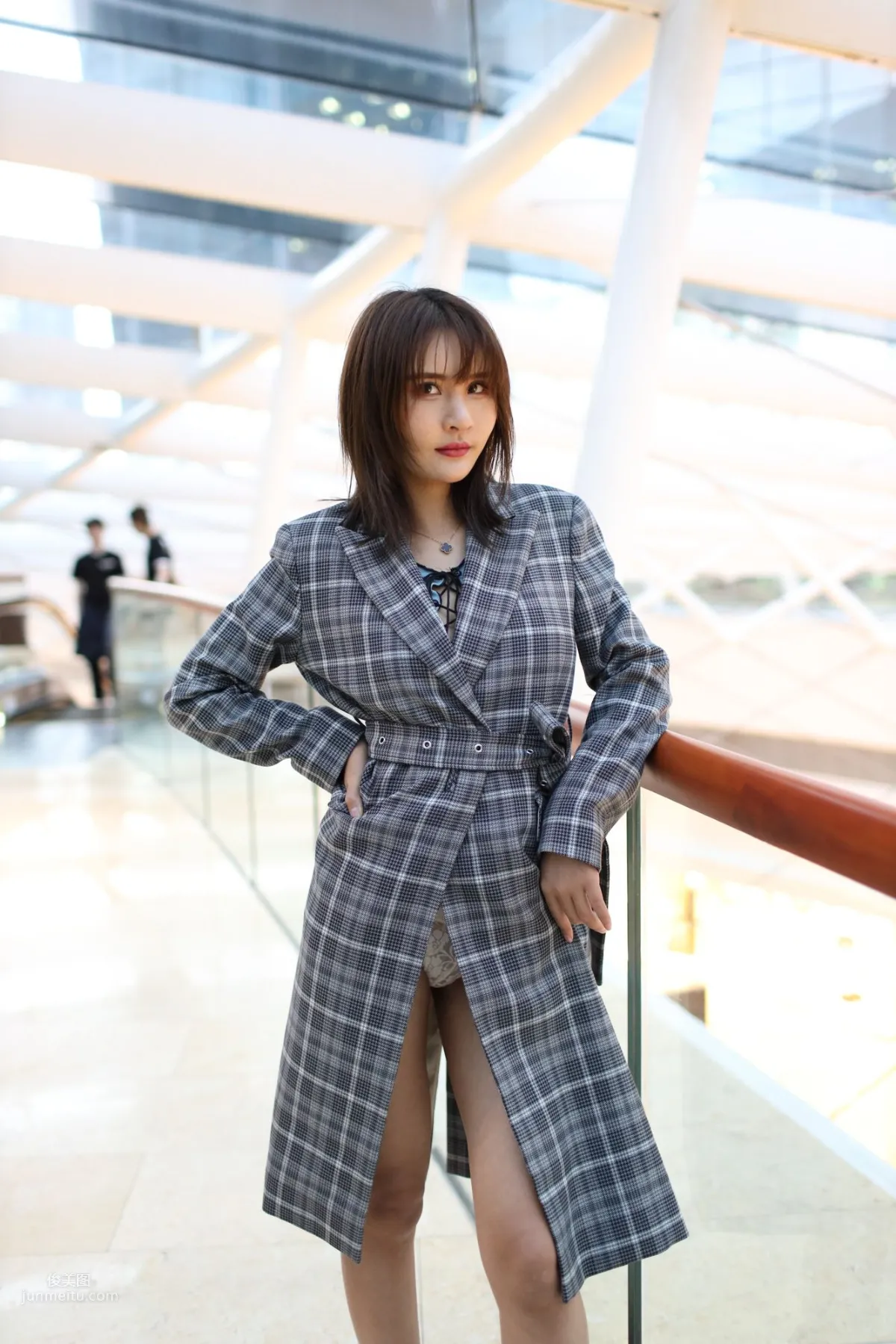 SOLO尹菲- 熱褲高跟美女街拍原圖 212