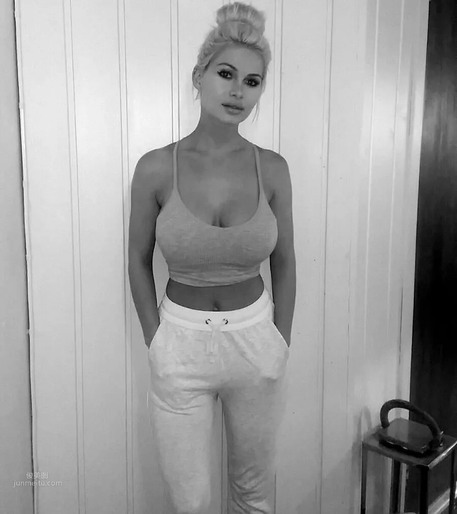 Amalie Helene photo 9