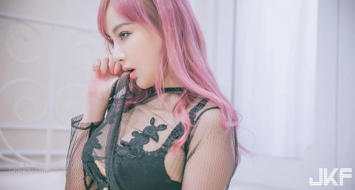 34D美胸好身材！高长身辣模-「LEI YI蕾依」的性感透视！_41
