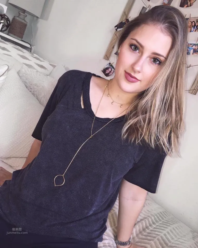 Claire Abbott- 核彈級身材的歌手 6