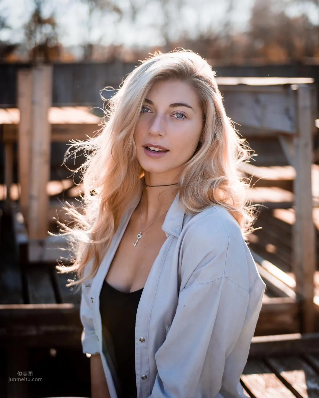 Ella Parsons - Elegant Beauty's Sweet Smile Makes the Corners of Your Mouth Lift Unconsciously photo 3