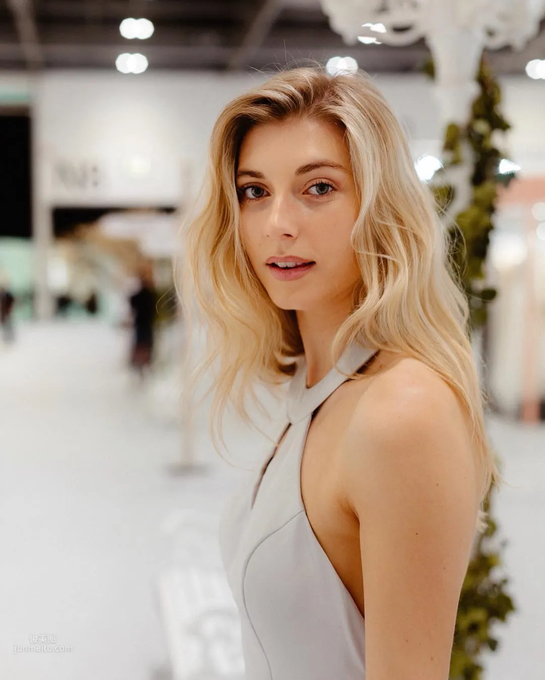 Ella Parsons - Elegant Beauty's Sweet Smile Makes the Corners of Your Mouth Lift Unconsciously photo 13