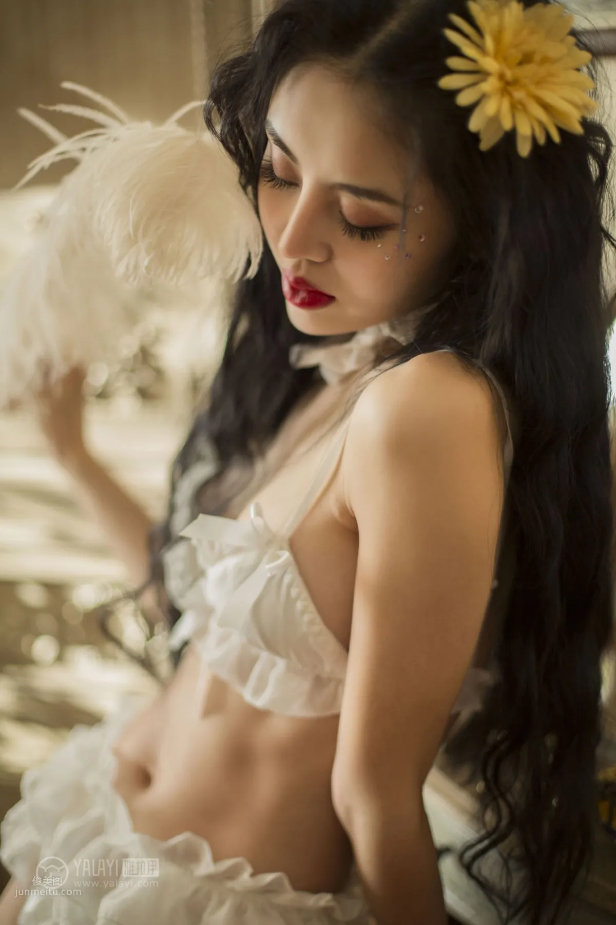 [YALAYI] 2018.12.25 No.154 Christmas Queen Liang Er photo 17