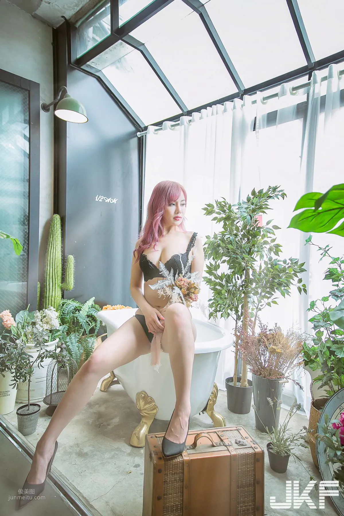 34D美胸好身材！高长身辣模-「LEI YI蕾依」的性感透视！_19