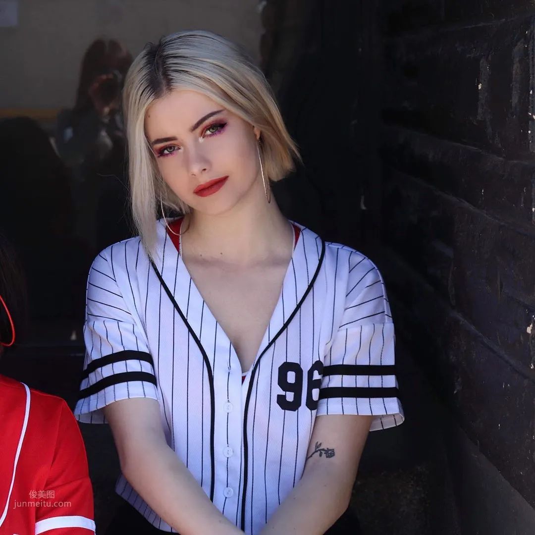 Lauren Burch - Canadian Twin Sisters photo 6