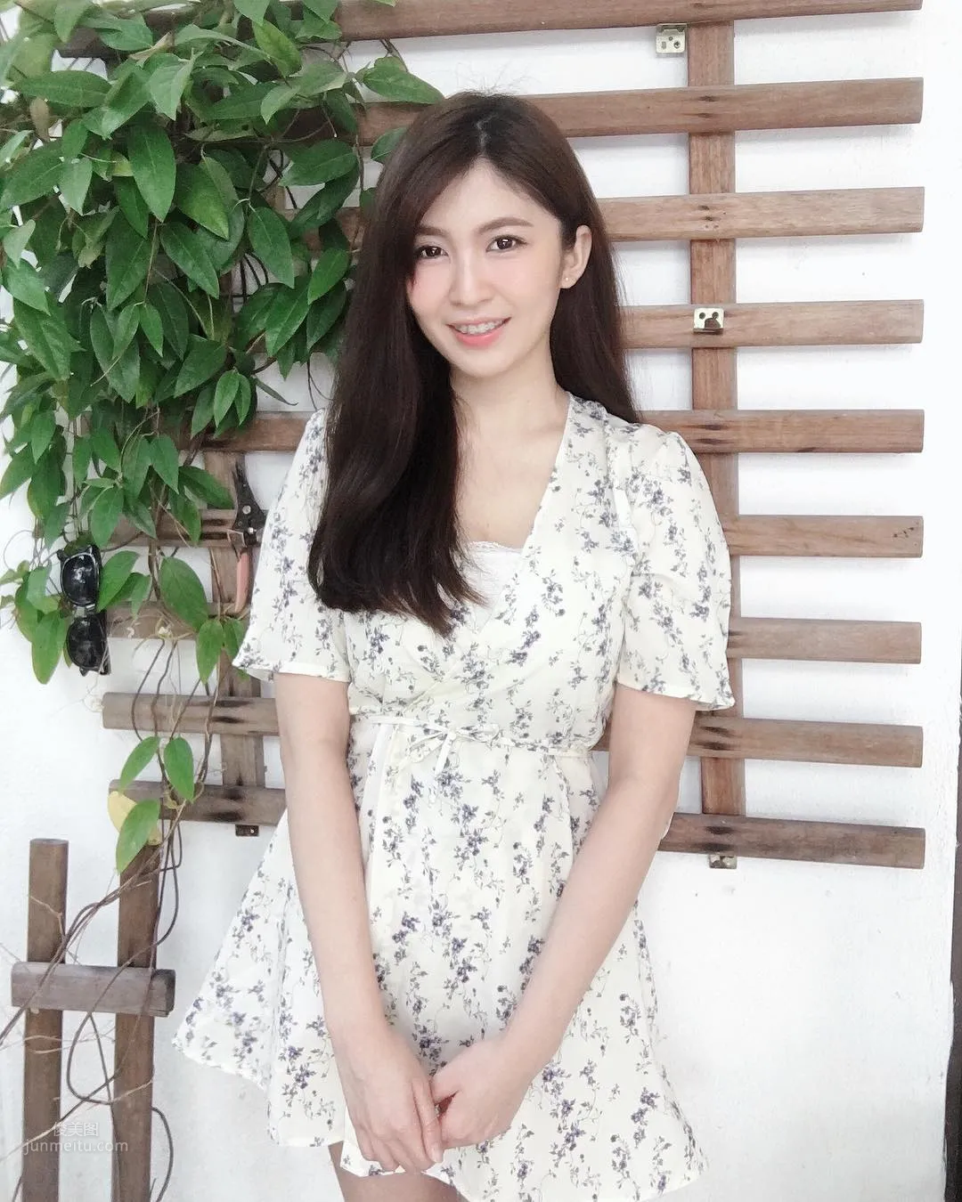 Malaysian Beauty Li Aiwei Swimsuit Photos, Amazing Figure Shocks Netizens photo 3